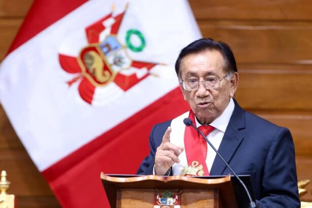 José María Balcázar asume presidencia interina de Perú