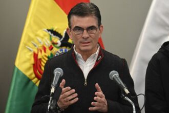 Presidente de Bolivia reduce su sueldo en respuesta a protestas