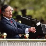 Petro ofrece mediación ante crisis política y protestas en Bolivia