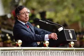 Petro ofrece mediación ante crisis política y protestas en Bolivia