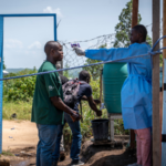 Uganda cierra frontera con RDC por brote de ébola