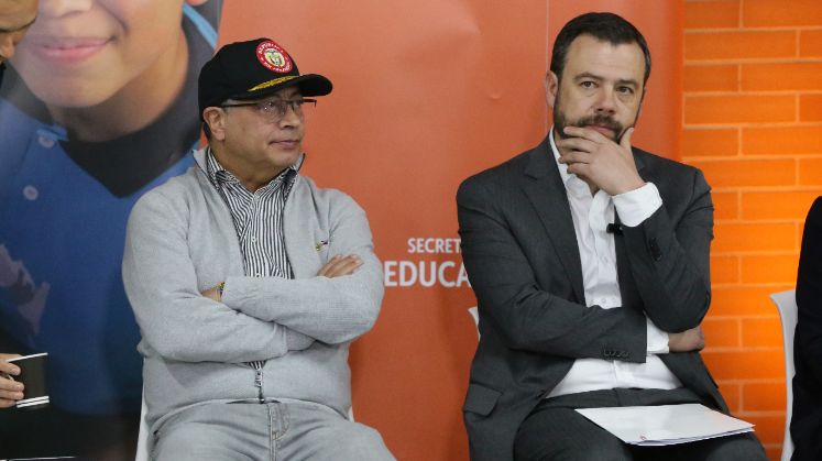 Petro y Galán se enfrentan por uso de colegio público en Bogotá