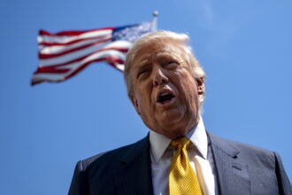 Casa Blanca usa metáfora de alienígenas en web sobre migración