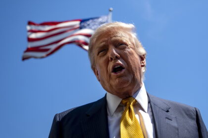 Casa Blanca usa metáfora de alienígenas en web sobre migración