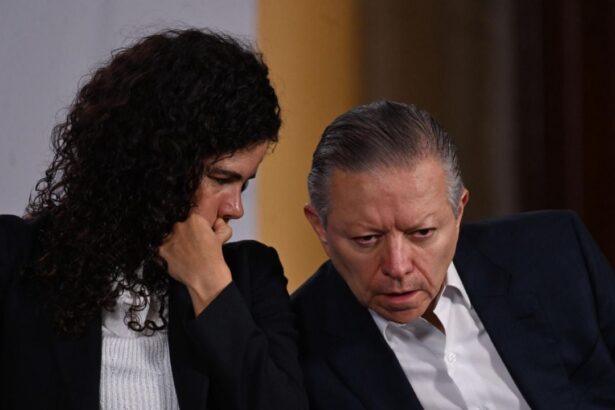 Sheinbaum propone aplazar elección judicial y reformar la SCJN