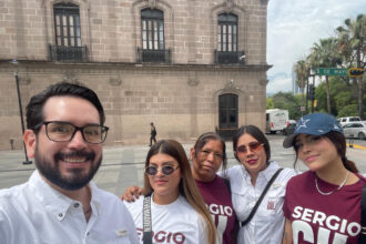 Sergio Gil analiza candidatura de Morena para Santa Catarina