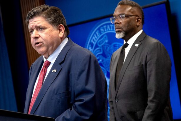 Pritzker cuestiona falta de plan de Chicago para retener a los Bears