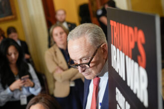 Demócratas exigen transparencia en acuerdo Trump-Irán