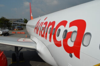 IATA recorta a la mitad pronóstico de ganancias aéreas para 2026