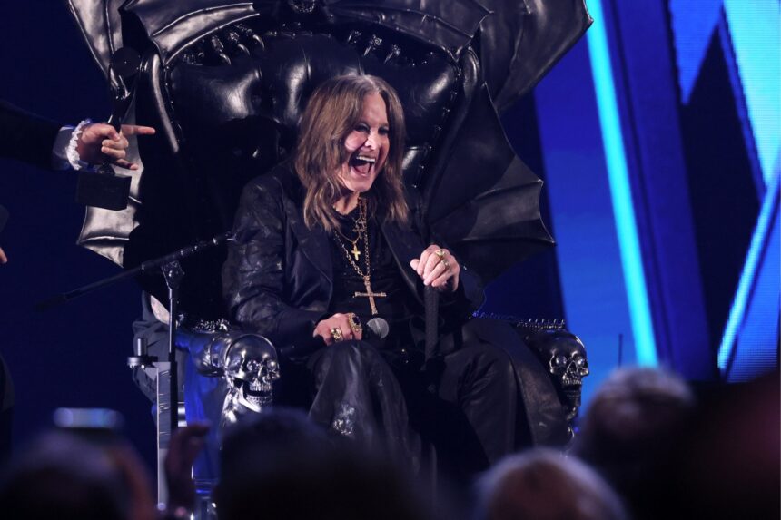 Trono de Ozzy Osbourne se exhibe en museo de Birmingham
