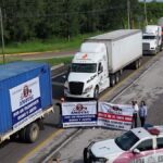 Transportistas levantan bloqueo en Tamaulipas tras acuerdos federales