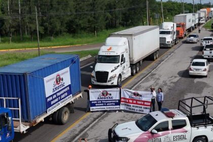Transportistas levantan bloqueo en Tamaulipas tras acuerdos federales