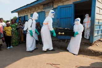 Congo registra 1,155 casos de ébola y 304 muertes en nuevo brote