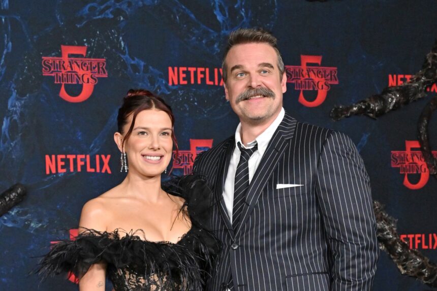 David Harbour y Millie Bobby Brown protagonizan serie de espías en Netflix