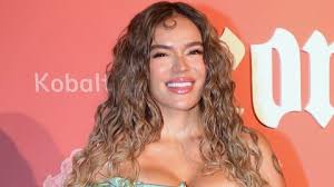 Karol G llama a la unidad tras elección del presidente de Colombia