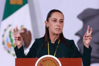 Sheinbaum niega colaboración de Morena con EE UU tras reportaje