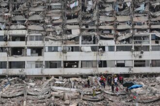 Deportados de EE. UU. desaparecen tras sismo y derrumbe en La Guaira