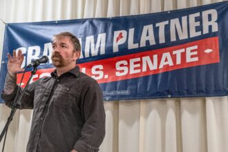 Graham Platner niega acusaciones de agresión sexual en Maine