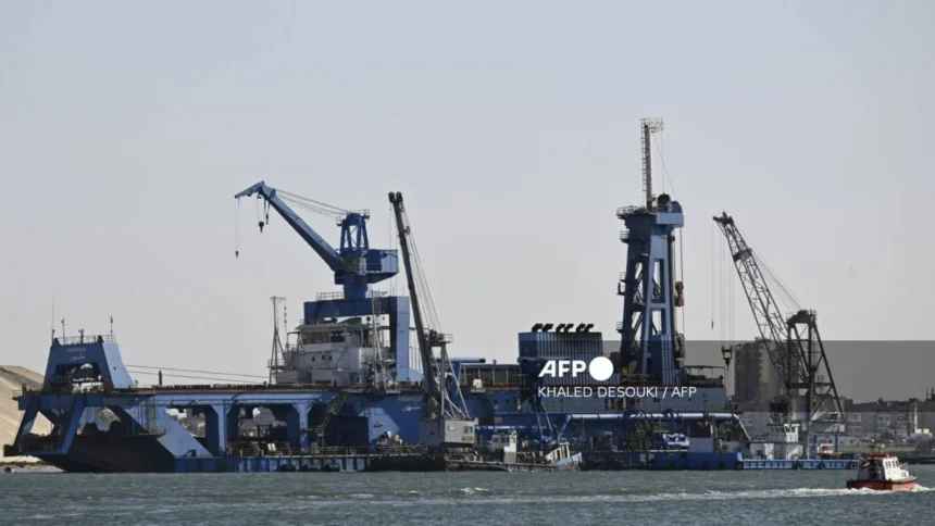 Maersk reanuda ruta por el Canal de Suez tras dos años