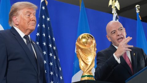 Trump asegura que pidió a Infantino anular sanción a Balogun