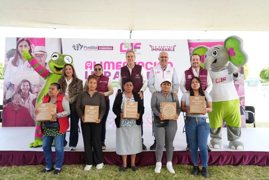 Ayuntamiento de Puebla reparte 4 mil despensas en San Baltazar