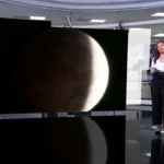 Eclipse lunar parcial tiñe de rojo la noche en España