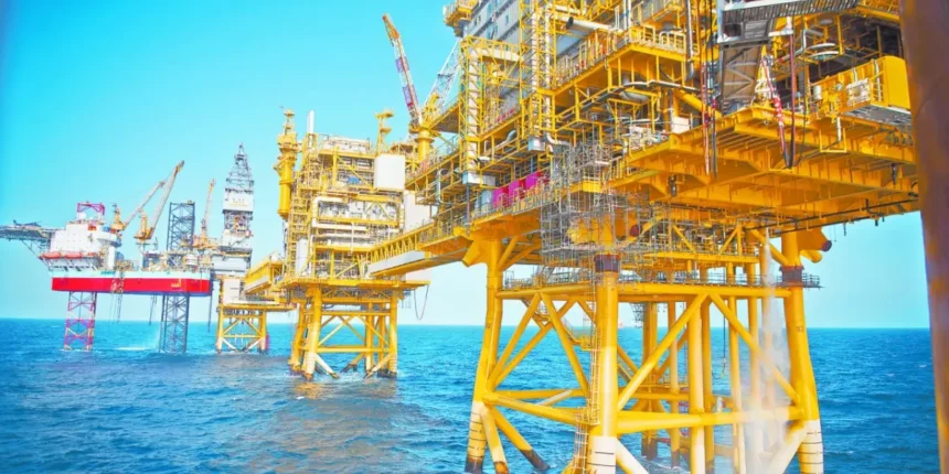 Precios del petróleo suben tras ataques entre EU e Irán