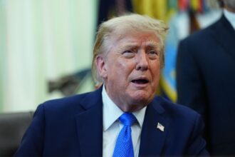 Trump firma orden para restringir ciudadanía por nacimiento en EE. UU.