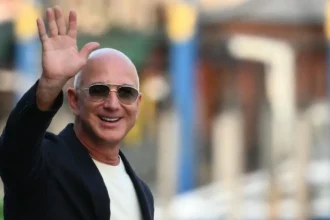 Jeff Bezos entra como socio en la compra parcial del Liverpool FC