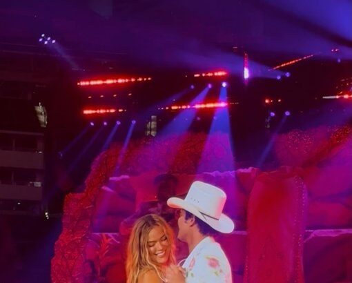Bruno Mars y Karol G sorprenden en SoFi Stadium con "Still"