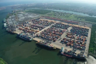 Aranceles reducen 4.9% comercio automotriz en puertos mexicanos