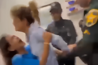 ICE detiene a madre e hija ecuatorianas en hospital de Florida