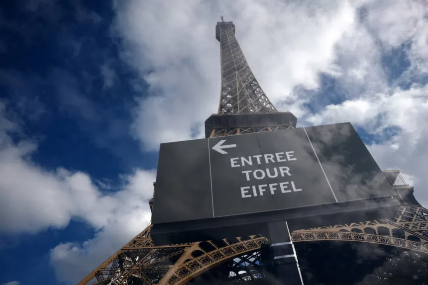 Museo Eiffel investiga exclusión de empleadas en visita hindú