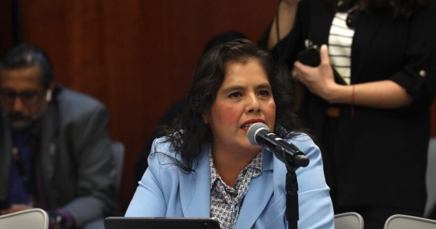 Morena propone prohibir doble nacionalidad a senadores en México