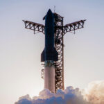 SpaceX logra primer vuelo orbital de Starship y despliega satélites