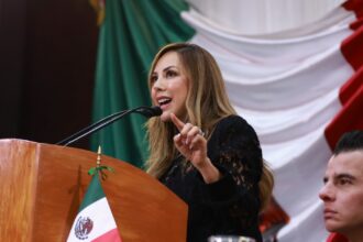 Perla Villarreal asume Congreso de Nuevo León en clima de tensión