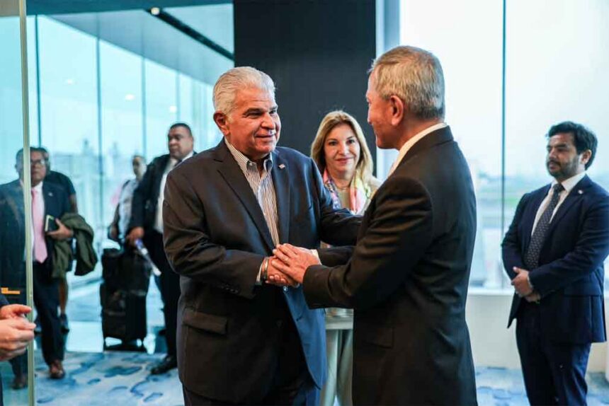 Presidente de Panamá impulsa cooperación logística en Singapur