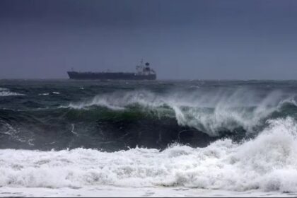 Huracán Simón sube a categoría 4 y alerta la costa oeste de México
