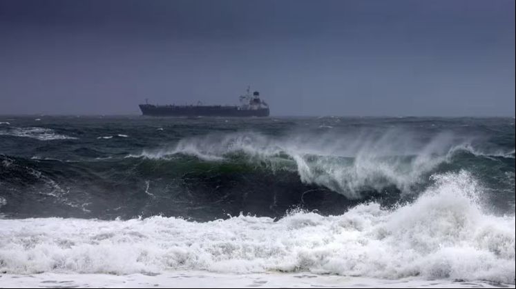 Huracán Simón sube a categoría 4 y alerta la costa oeste de México