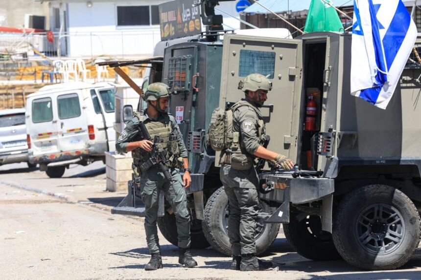 Israel detiene y ordena deportación de activistas en Cisjordania