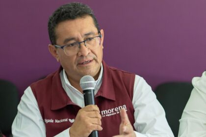 Diez diputados de Morena Puebla buscan coordinar distritos en 2027