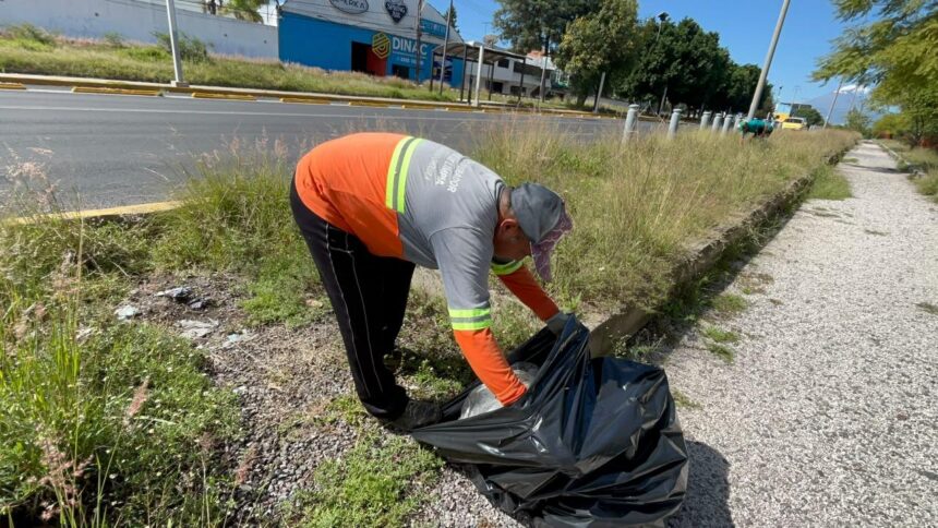 San Pedro Cholula limpia y rehabilita cruce peatonal en Forjadores