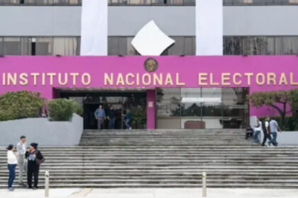 INE multa a Morena con casi 40 millones por afiliaciones indebidas