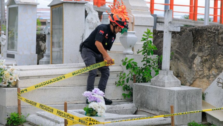 Guadalupe refuerza seguridad en panteones por Día de Muertos